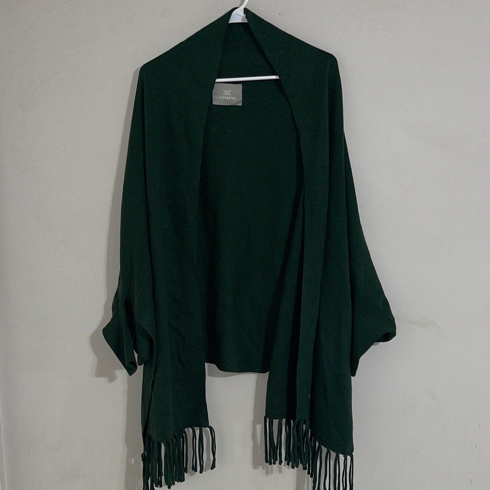 Soia & kyo women’s green fringe shawl sweater